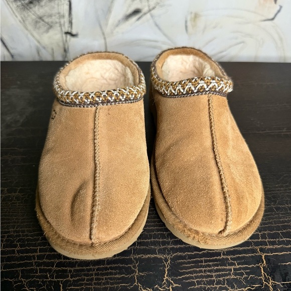 UGG Tan Slip-On Loafers size 2 - Picture 2 of 12